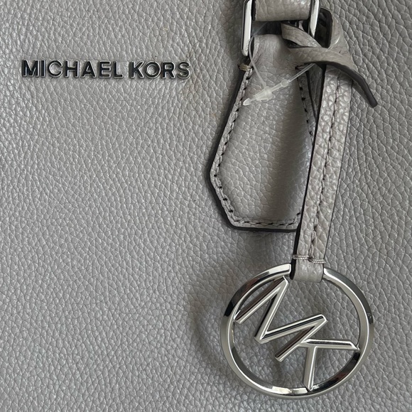 ⭐️ Host Pick ⭐️ BNWT Michael Kors Pearl Grey Camille Small Leather Satch… - Picture 6 of 9